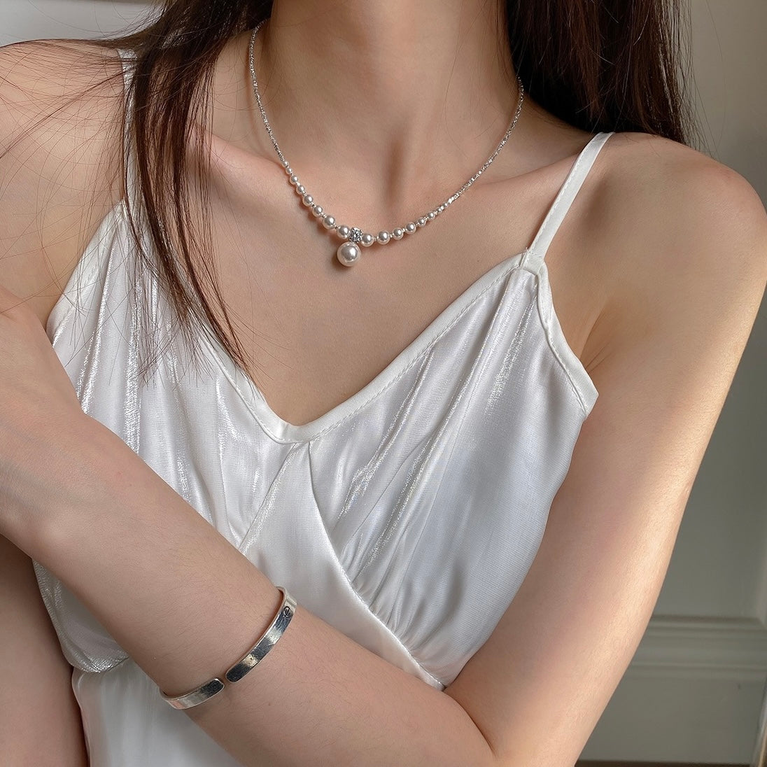 Niche design crushed silver pearl necklace