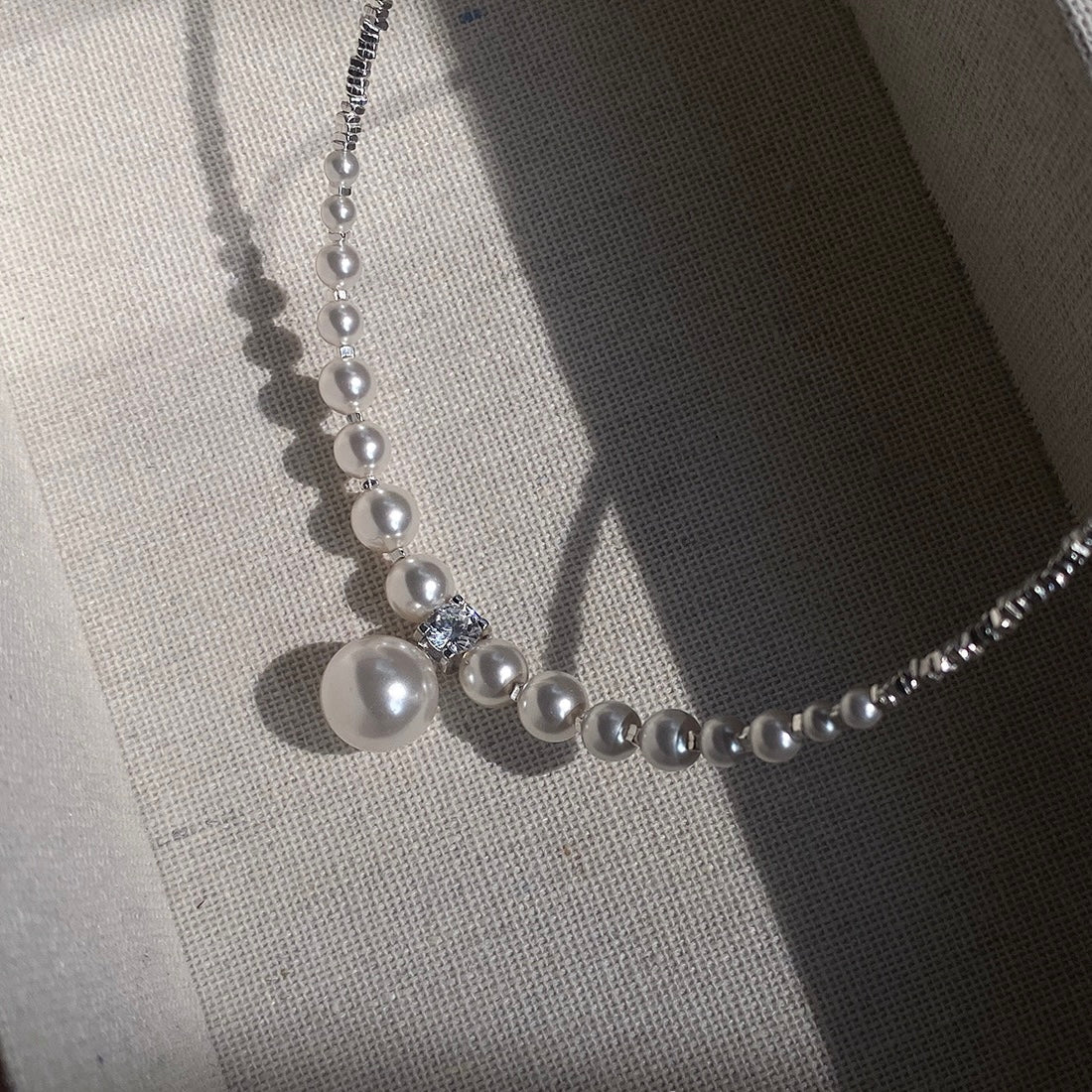 Niche design crushed silver pearl necklace