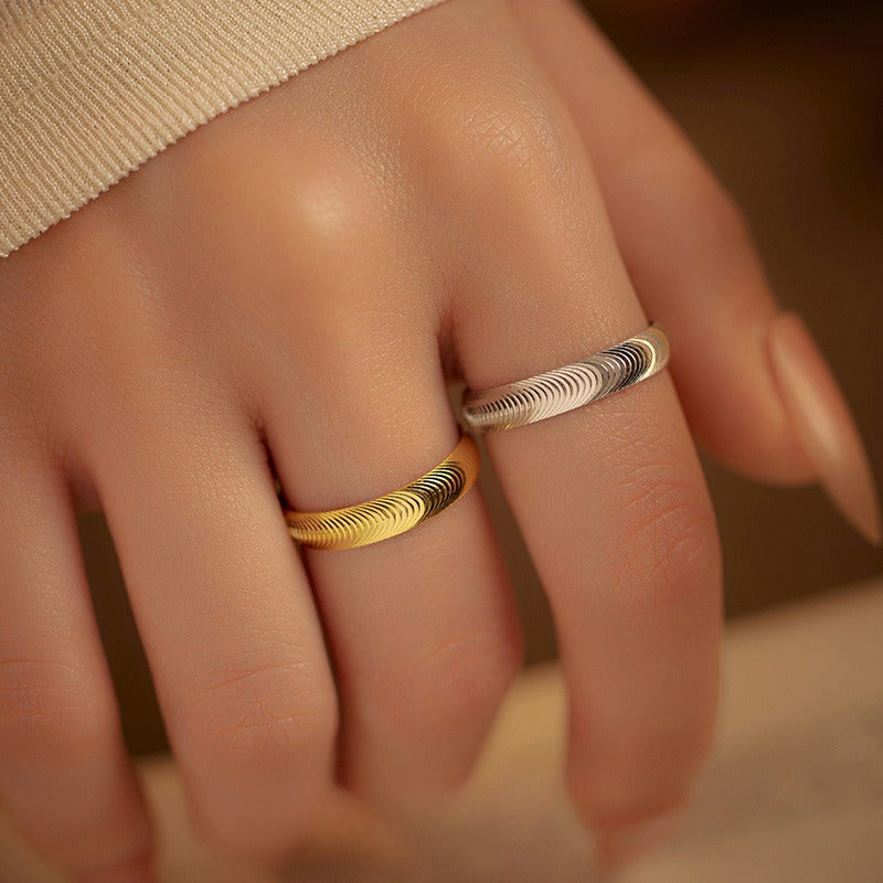 Capture the Mysterious Glow – Cat‘s Eye Stone Ring with Mirror Polishing